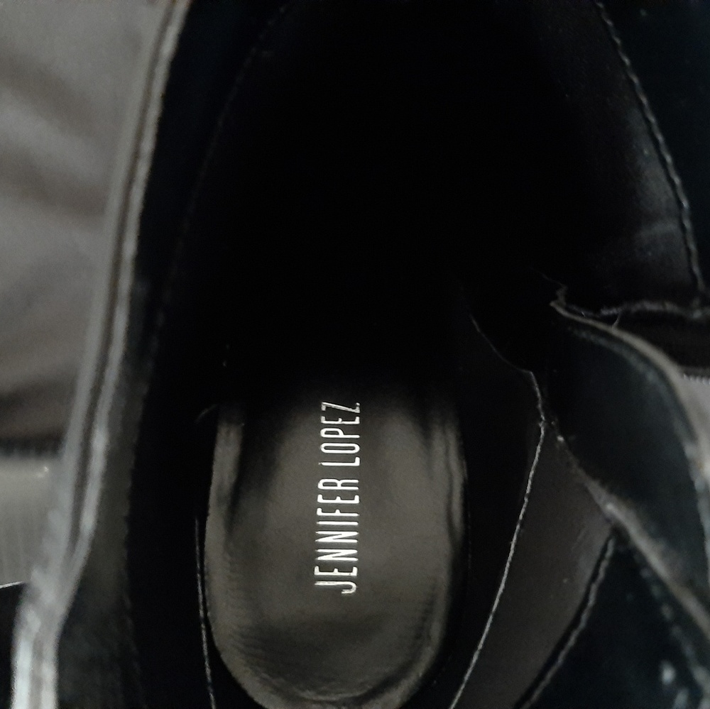 Bootied - Picture 2 of 4